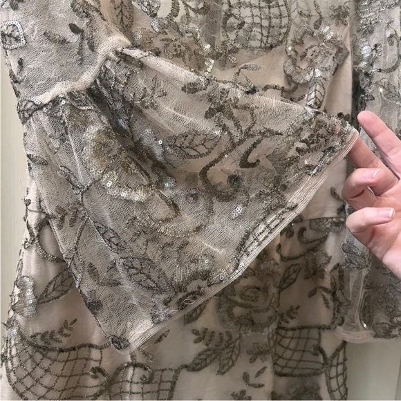 Adrianna Papell bell sleeve beaded sheath cocktail dress in size 8 - Picture 6 of 15